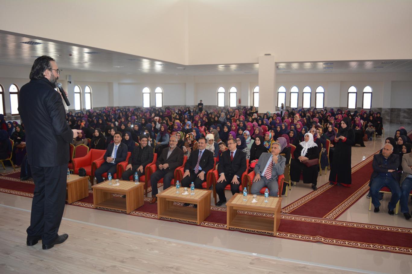 Batman’da ‘Namaz’ konulu konferans verildi Batman’da ‘Namaz’ konulu konferans verildi